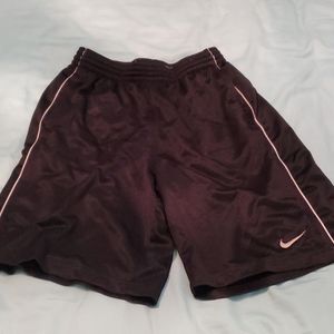 Nike basketball shorts Medium heavily worn C6